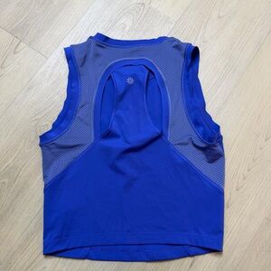 Athleta zipped cropped tank top